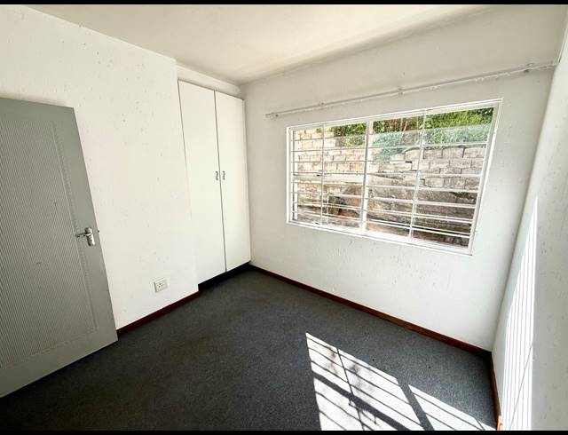 2 BEDROOM APARTMENT TO LET IN WINDSOR EAST